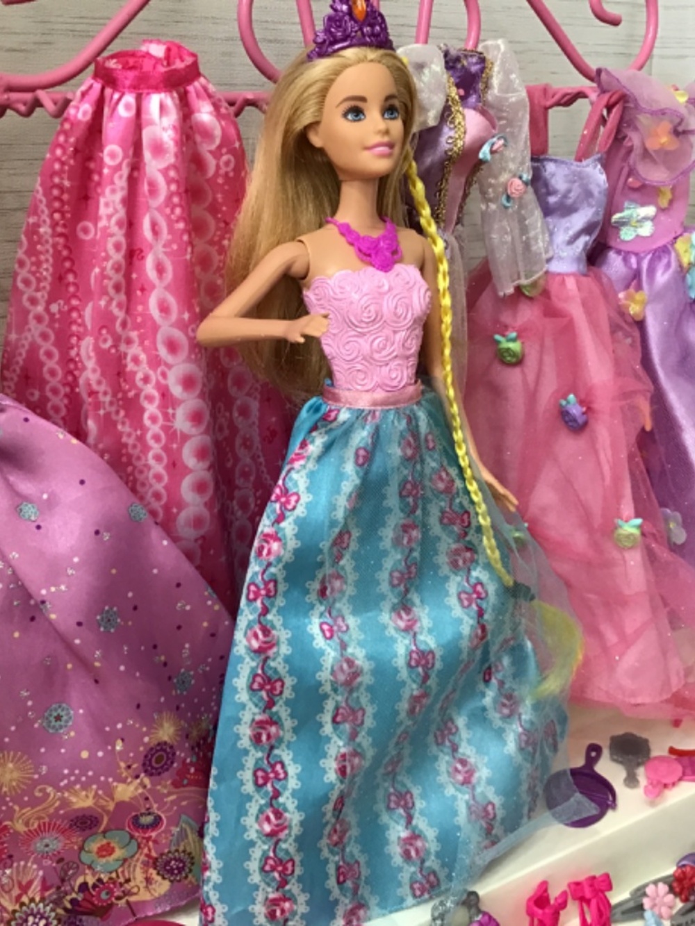 Barbie Doll and Flower Clothes - Picture 5 of 11